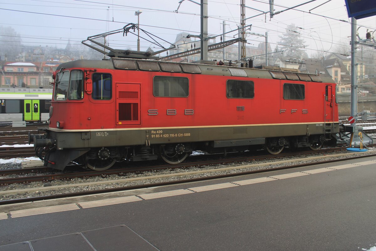 SBB 11116 steht am 31 Dezember 2024 in Bern abgestellt, wärmt sich doch mit der Pantograf.