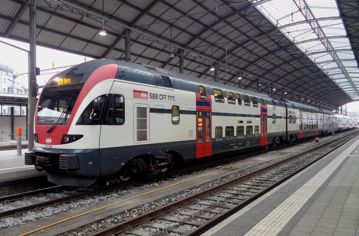 SBB 511 020 steht am 30 Dezember 2018 in Olten und wird als RE nach Bern abfahren. 