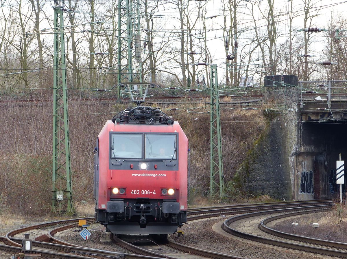 SBB Cargo loc 482 006- 4 Rangierbahnhof K�ln-Kalk Nord, Deutschland 08-03-2018.

SBB Cargo loc 482 006- 4 rangeerstation K�ln-Kalk Nord, Duitsland 08-03-2018.