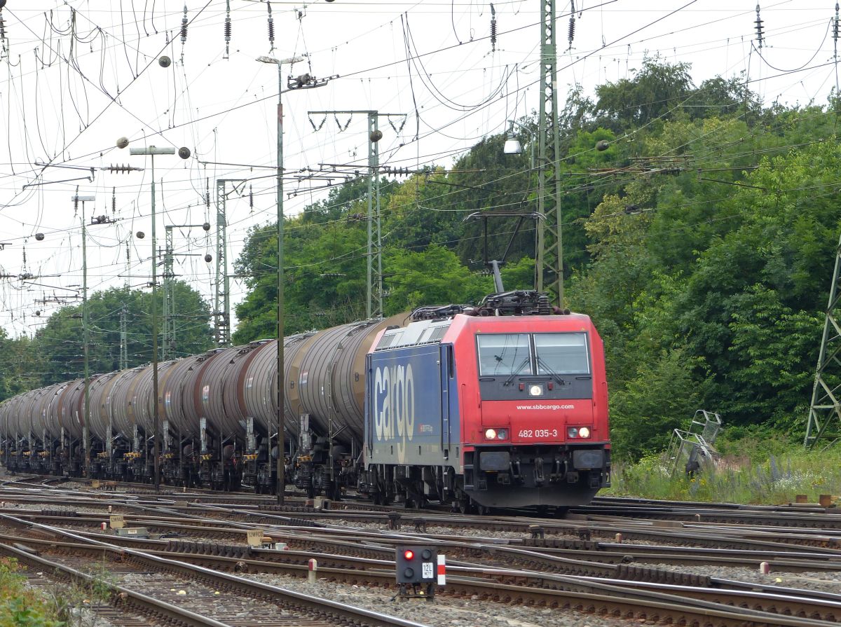 SBB Cargo loc 482 035-3 Rangierbahnhof Gremberg, Porzer Ringstrae, Kln, Deutschland 08-07-2016.

SBB Cargo loc 482 035-3 rangeerstation Gremberg, Porzer Ringstrae, Keulen, Duitsland 08-07-2016.