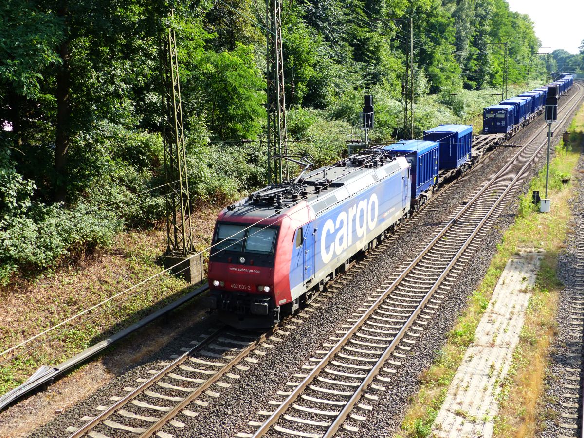 SBB Cargo Lok 482 031-2 Abzweig Lotharstrasse, Aktienweg, Duisburg, Deutschland 13-07-2017.

SBB Cargo loc 482 031-2 Abzweig Lotharstrasse, Aktienweg, Duisburg, Duitsland 13-07-2017.