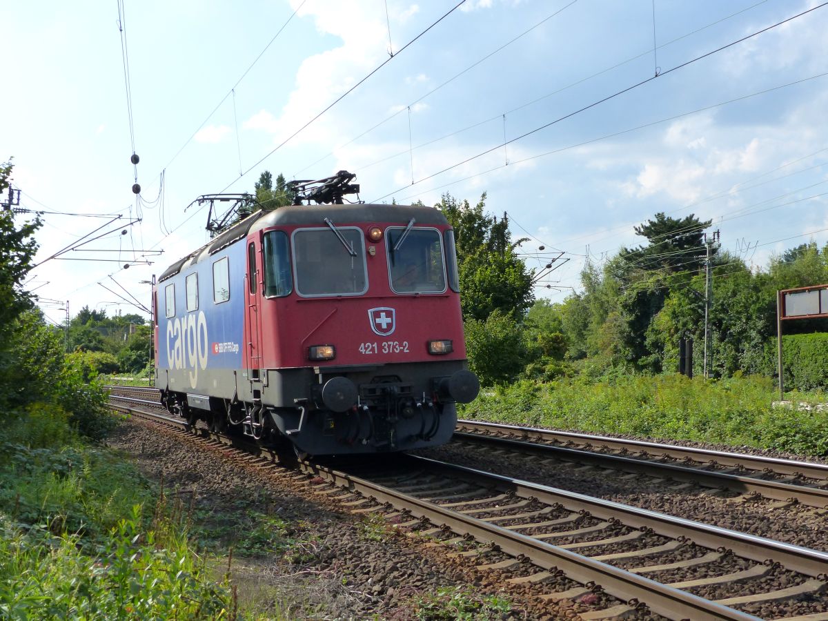 SBB Cargo Lokomotive 421 373-2 Hoffmannstrasse, Oberhausen, Deutschland 11-09-2015.

SBB Cargo locomotief 421 373-2 Hoffmannstrasse, Oberhausen, Duitsland 11-09-2015.