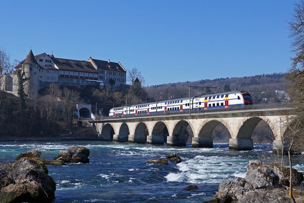 SBB: Die S 16 mit RAe 514 von Siemens beim Passieren der Rheinfallbrücke am 20. Februar 2015.
Foto: Walter Ruetsch