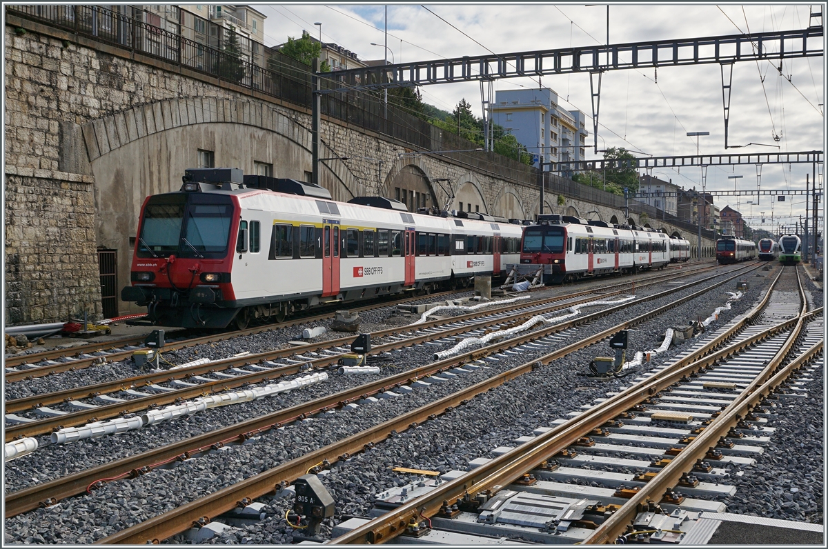 SBB (und TranN) Domino bei der Sonntagsruhe in Neuchâtel. 

6. Juni 2021