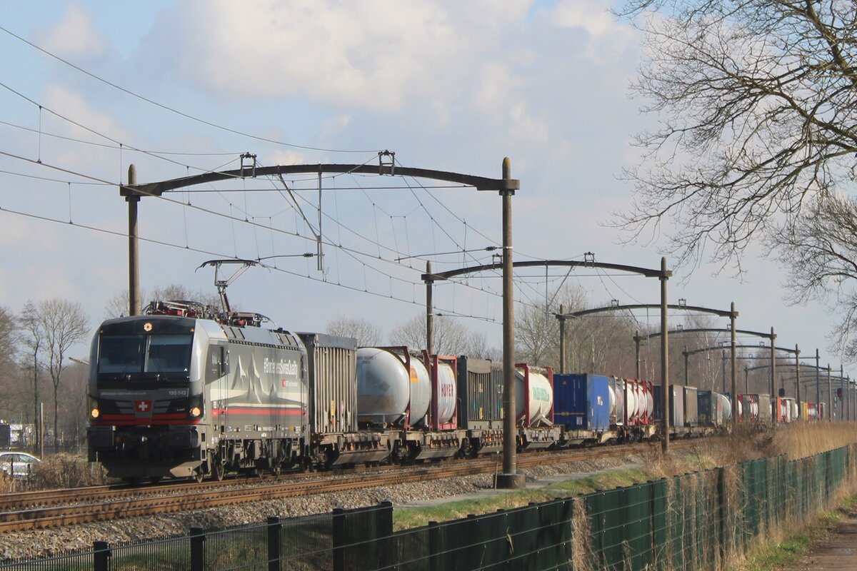 SBBCI 193 543 zieht der 'Busto' KLV durch Oisterwijk am 26 Februar 2025.