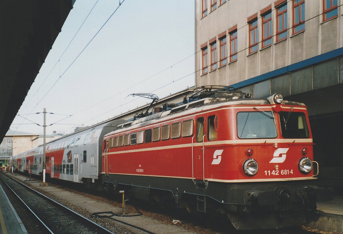 Scanbild von ÖBB 1142 681 in Wien Westbahnhof von 23 Mai 2005.