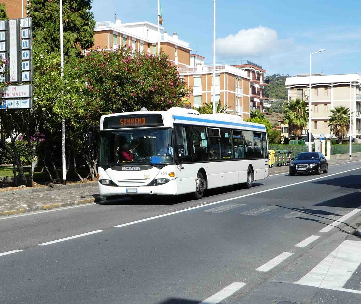 Scania als Linienbus auf dem Weg nach San Remo fotografiert in Bartolomo im September 2017