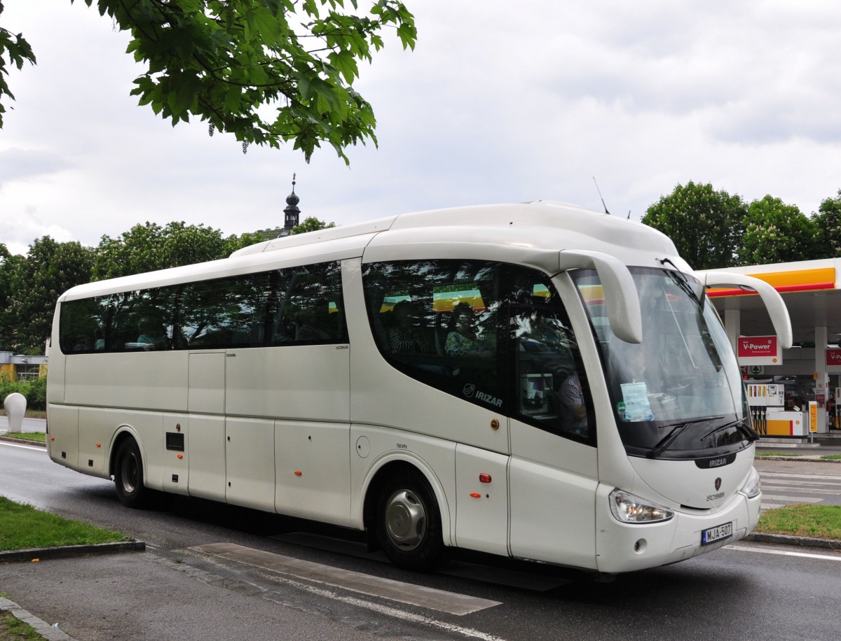 Scania Irizar aus Ungarn am 9.5.2015 in Krems unterwegs.