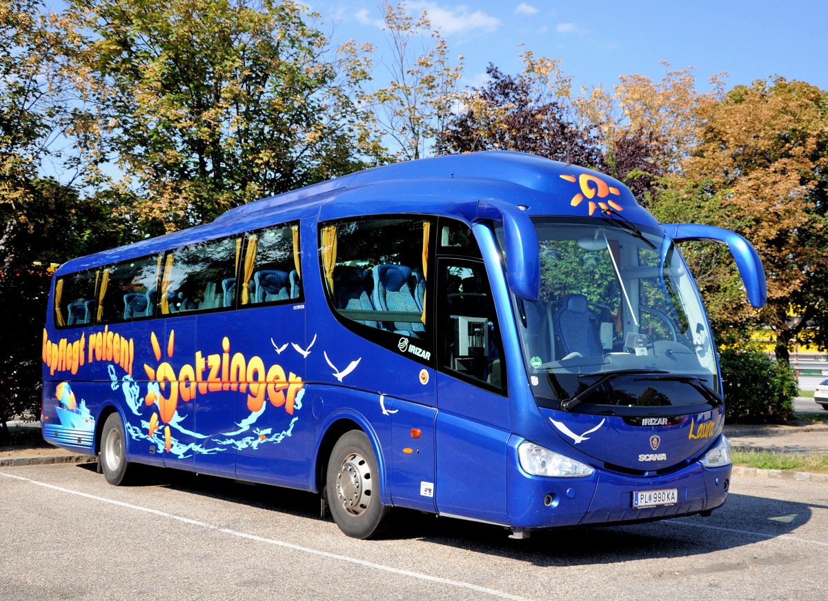 SCANIA IRIZAR von Busreisen DATZINGER aus Niedersterreich im August 2013 in Krems gesehen.
