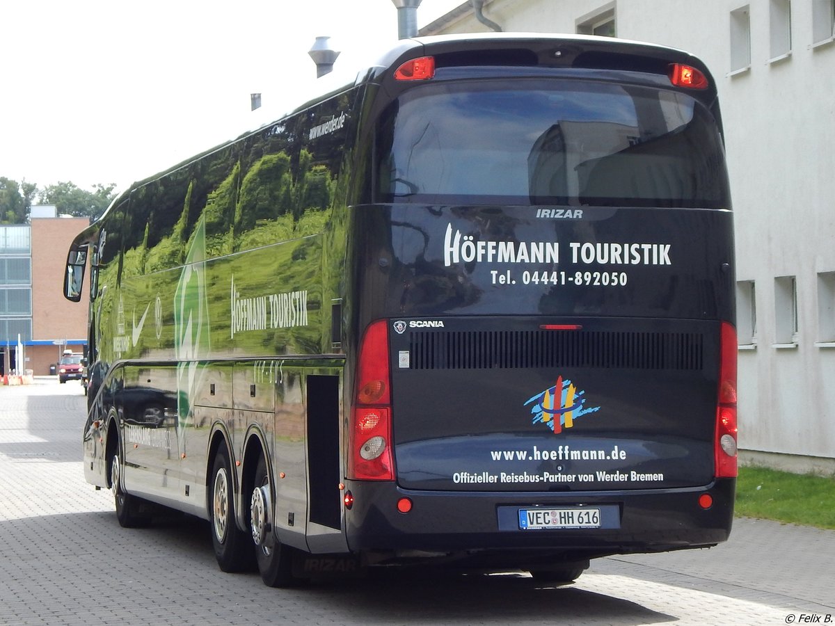 Scania Irizar von Höffmann Touristik aus Deutschland im Stadthafen Sassnitz.