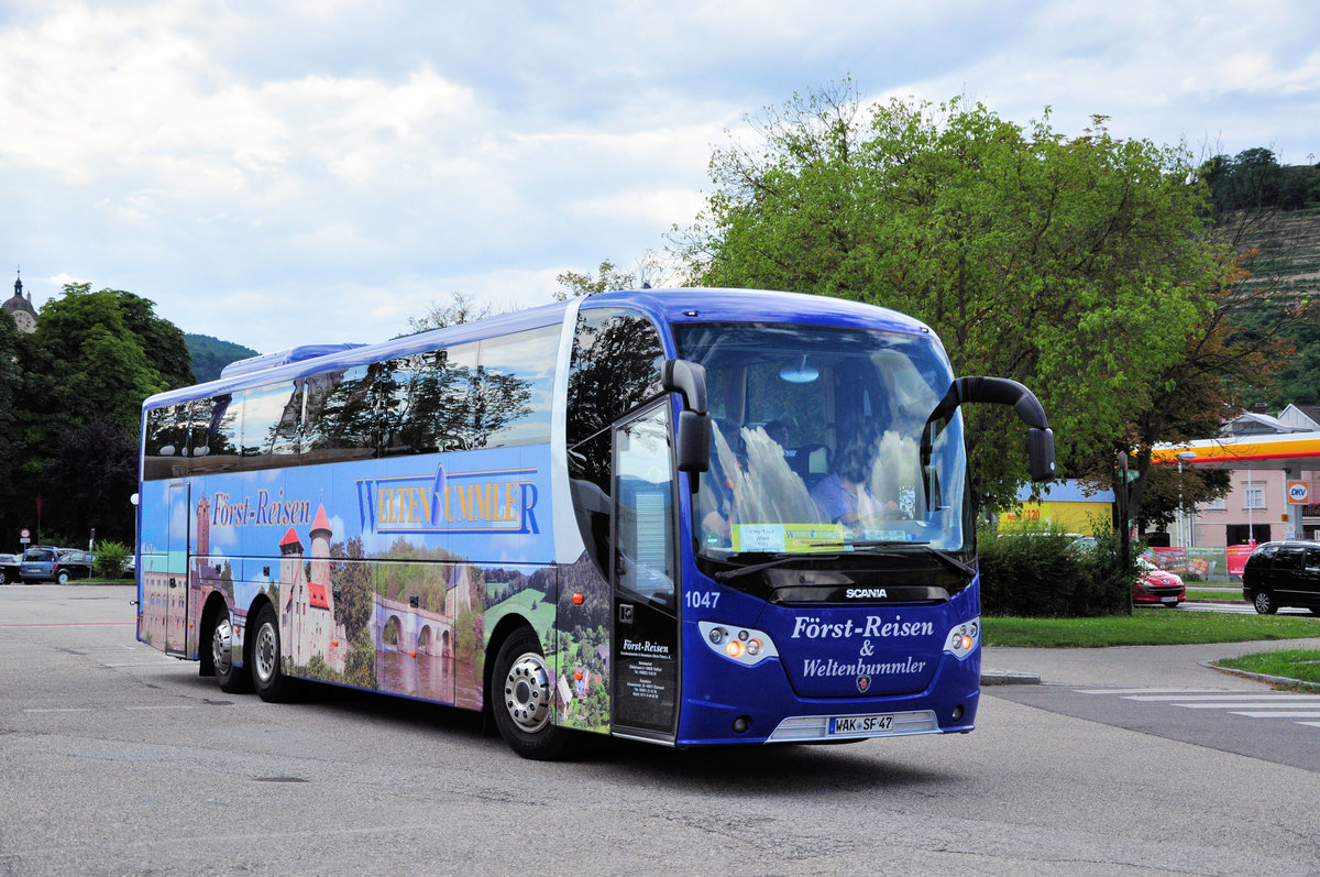 Scania OmniExpress von Frst Reisen aus der BRD in Krems gesehen.