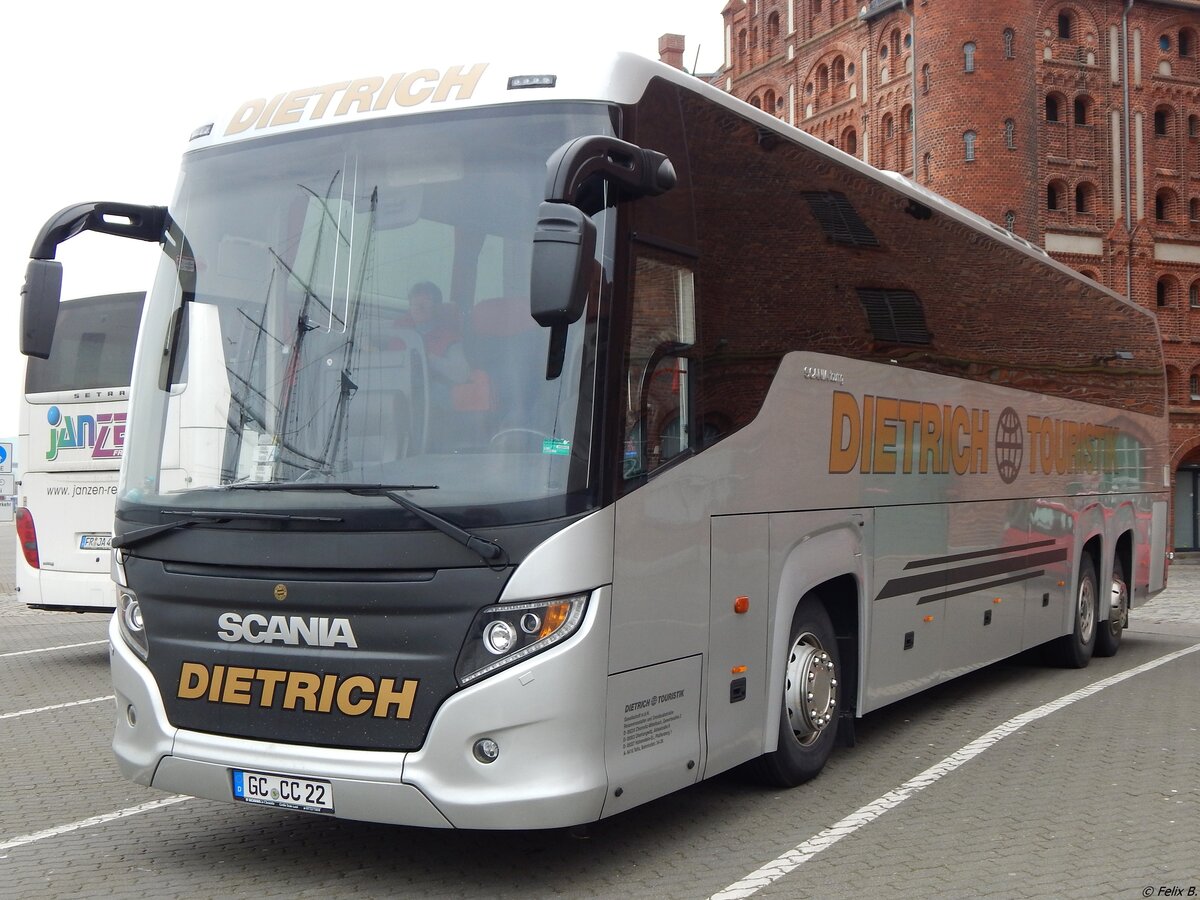 Scania Touring von Dietrich Touristik aus Deutschland in Stralsund.