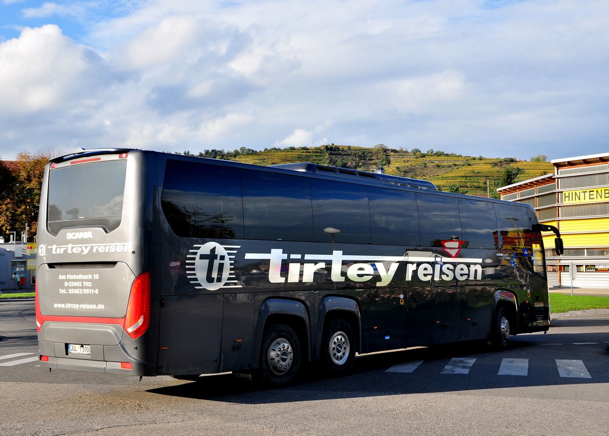 SCANIA Touring - Higer von tirtey Reisen aus der BRD am 21.10.2014 in Krems.