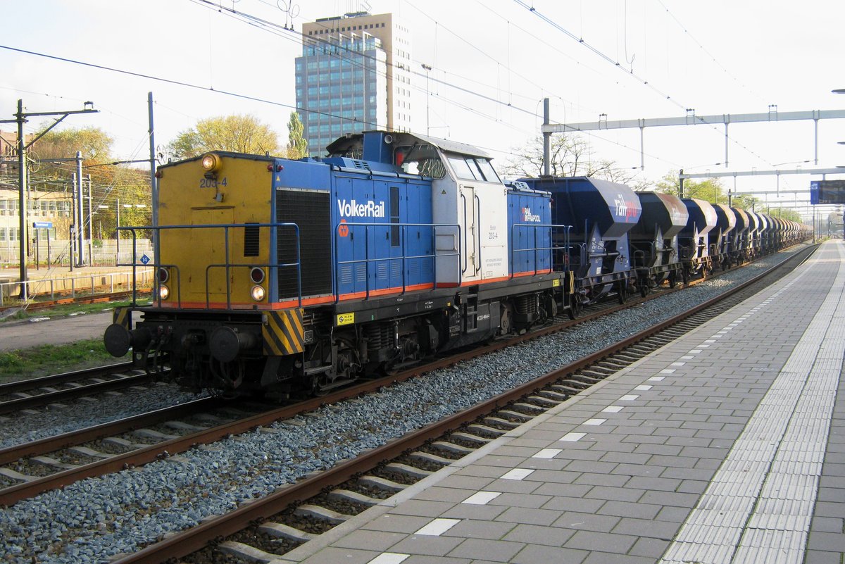 Schötterzug mit Volker 203-4 steht am 11 November 2012 in Utrecht Centraal. 