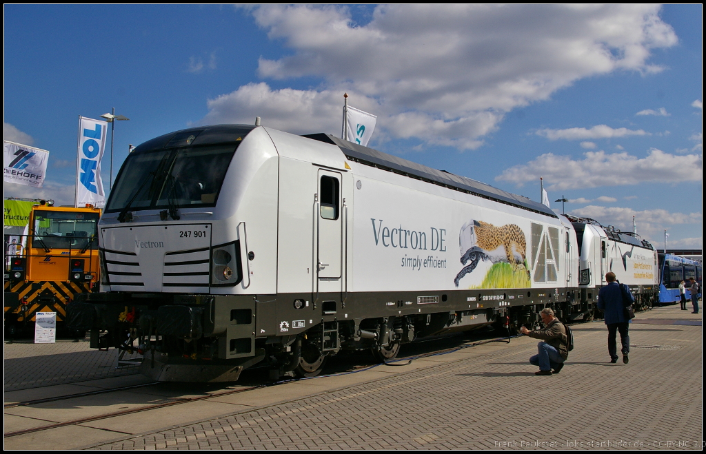 Seit 2010 ist die 247 901-2, Typ Vectron DE, auf der InnoTrans ausgestellt. So auch 2014 in Berlin auf dem Aussengel�nde (NVR-Nummer 92 80 1247 901-2 D-PCW)