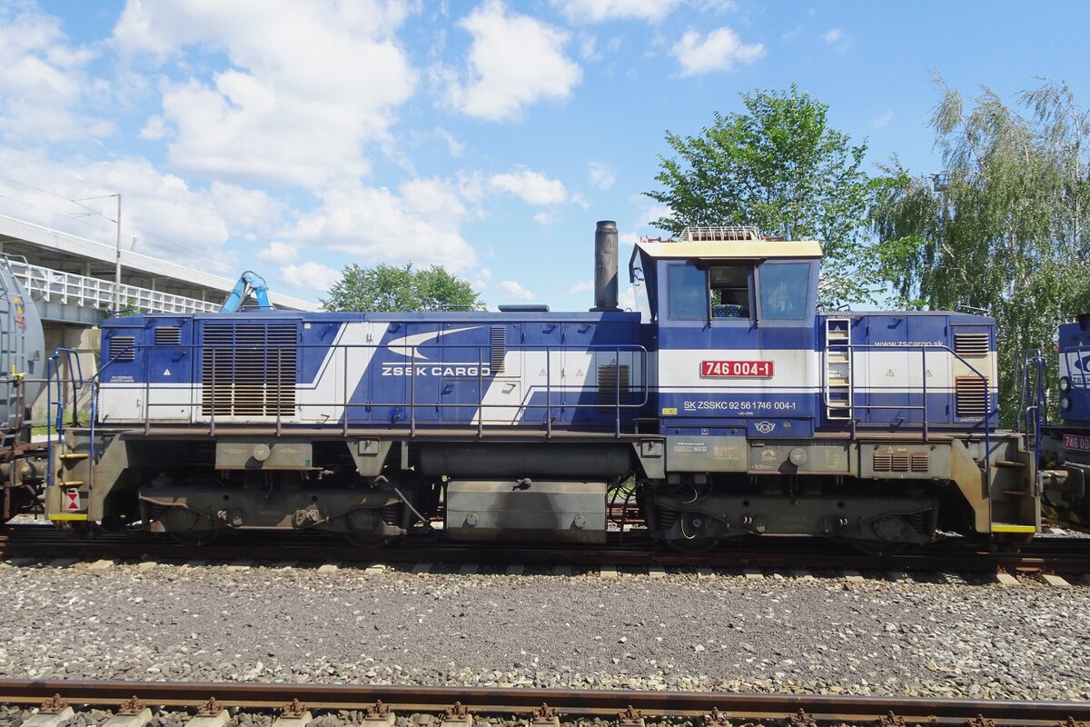 Seitenblick auf 746 004 in Poprad-Tatry am 23 Juni 2022.