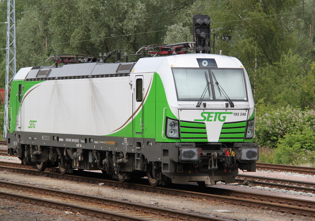 SETG-Vectron 193 240-9 abgetellt im Bahnhof Rostock-Bramow am 19.06.2016