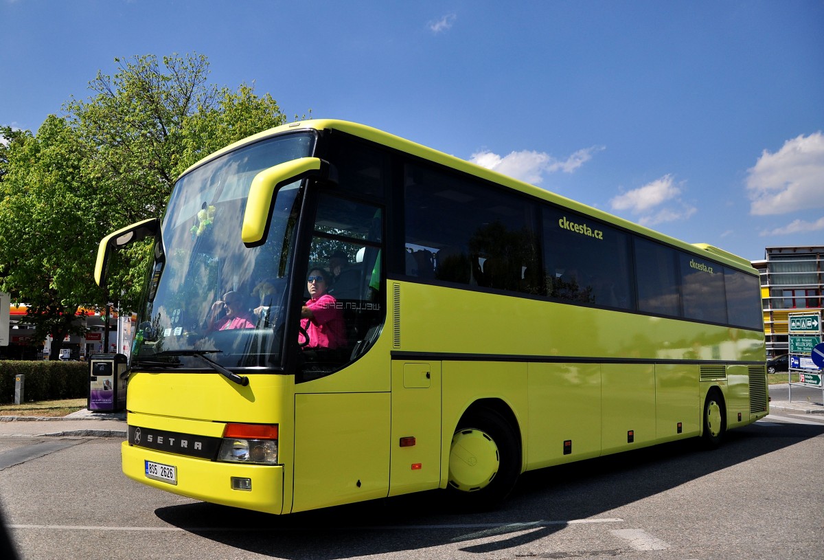 Setra 300er-Serie aus der CZ am 23. Juni 2014 in Krems gesehen.