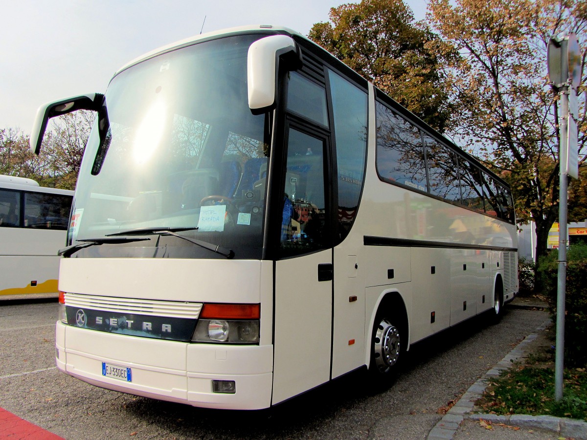 Setra 315 HDH aus Italien im Herbst 2013 in Krems.