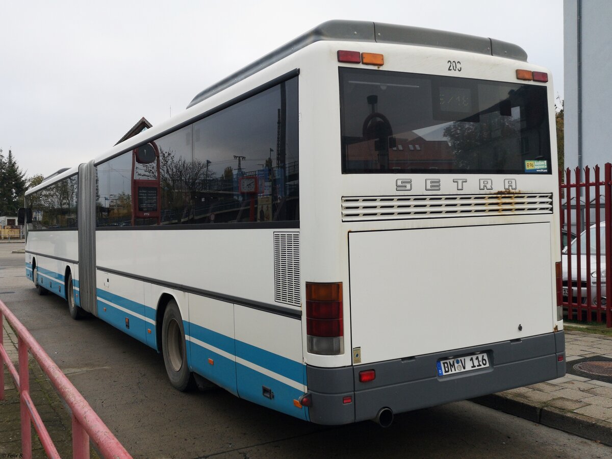 Setra 321 UL der MVVG in Neubrandenburg.