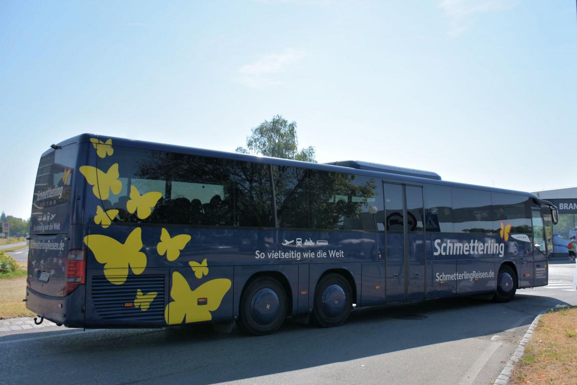 Setra 400er-Serie von Schmetterling Reisen aus der BRD 2017 in Krems.