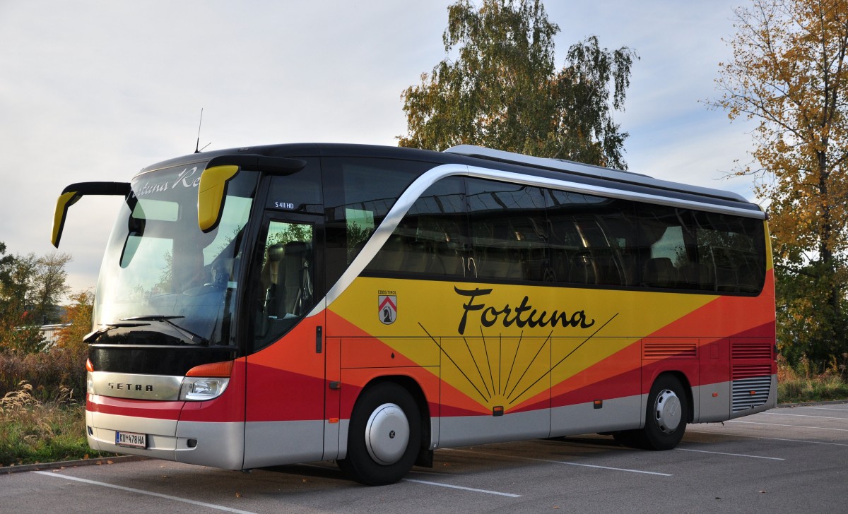 Setra 411 HD von Fortuna Reisen / sterreich im Okt.2013 in Krems gesehen.