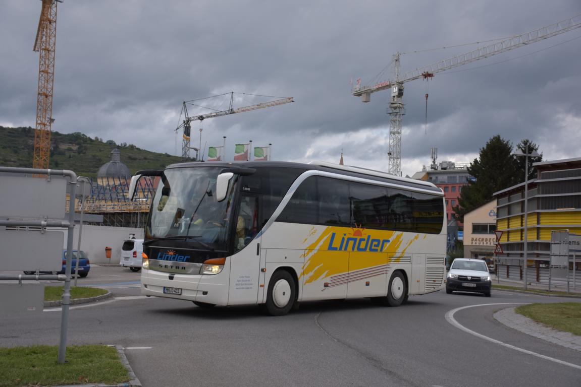 Setra 411 HD von Linder Reisen aus der BRD 09/2017 in Krems.