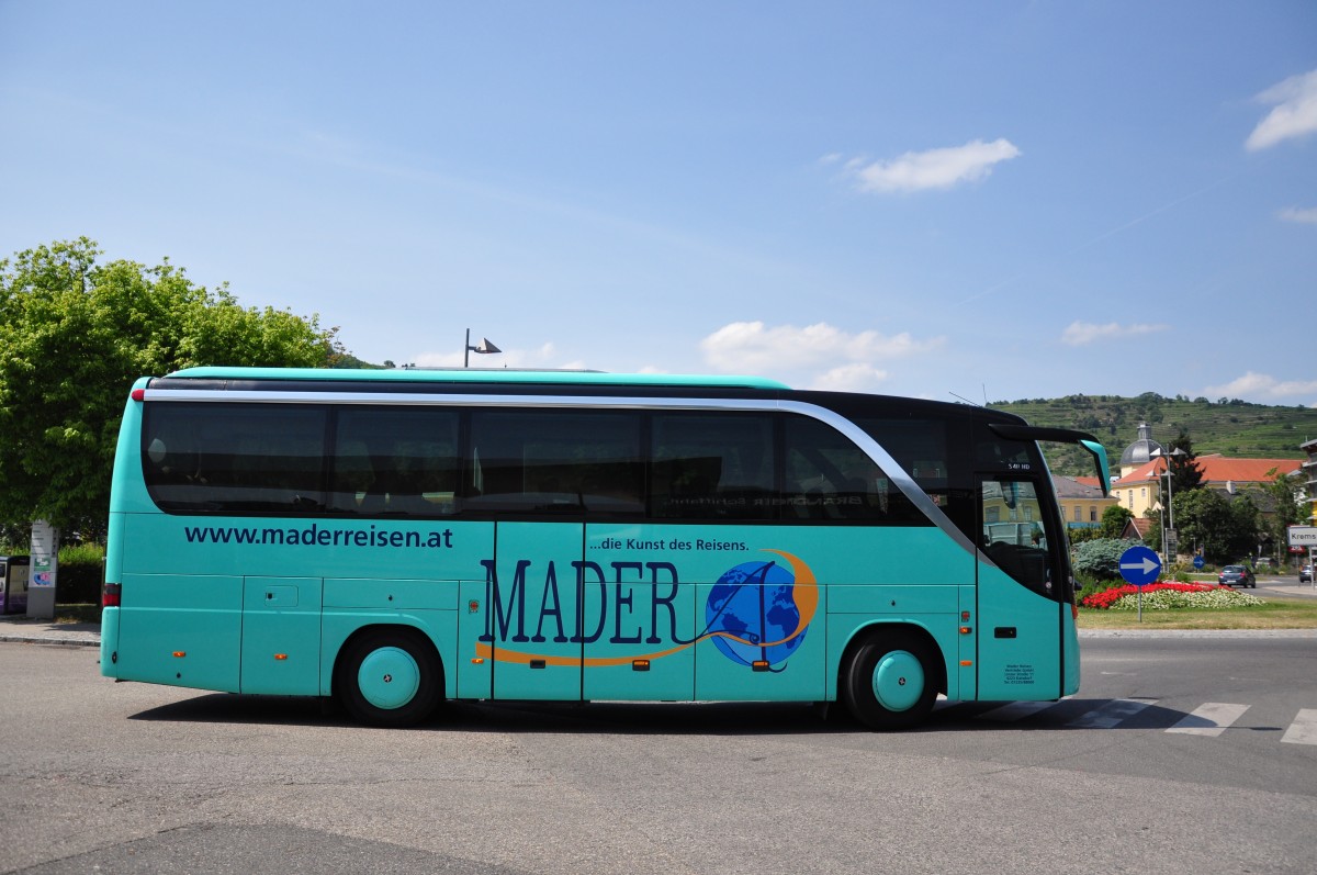Setra 411 HD von MADER REISEN.at im Juni 2015 in Krems.