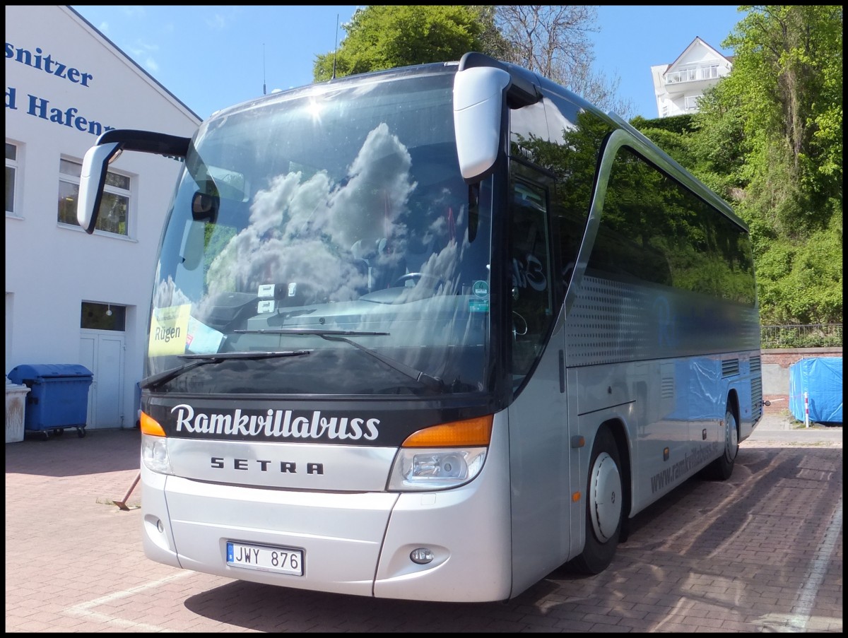 Setra 411 HD von Ramkvillabuss aus Schweden im Stadthafen Sassnitz.