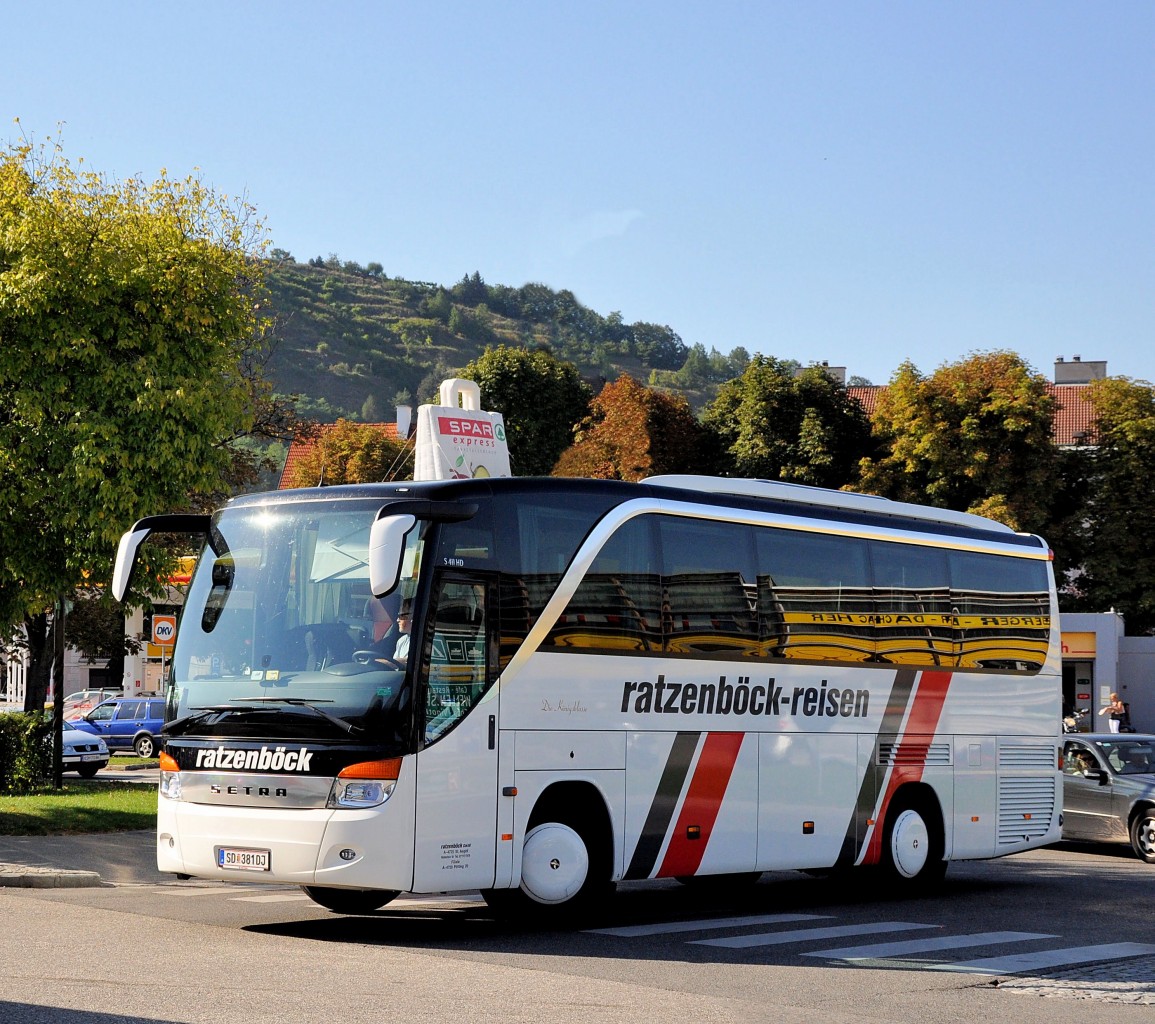 SETRA 411 HD von RATZENBCK Reisen / sterreich im September 2013 in Krems unterwegs.