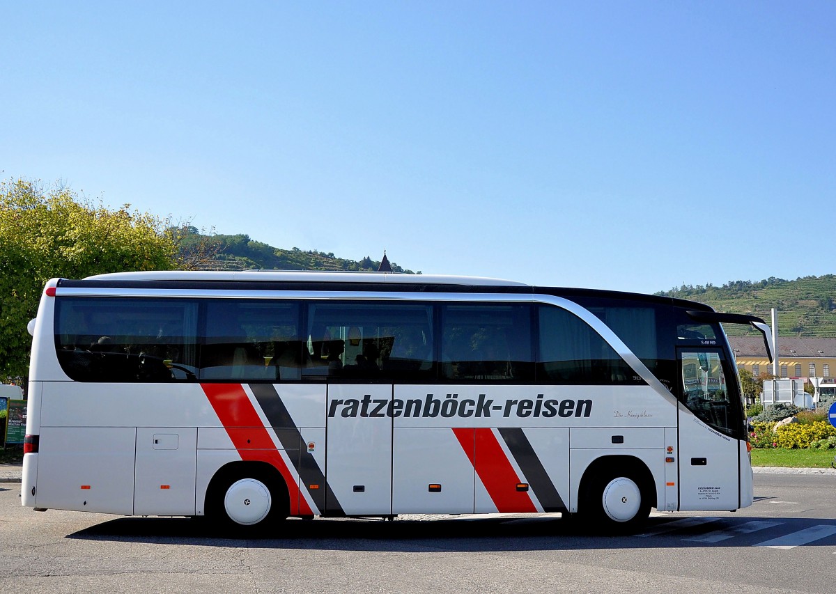 SETRA 411 HD von RATZENBCK Reisen / sterreich im September 2013 in Krems unterwegs.