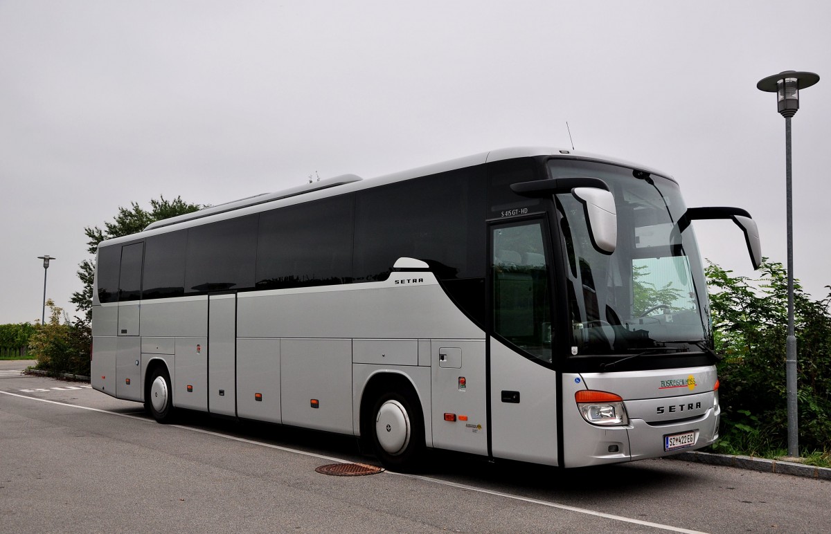 Setra 415 GT-HD von Busreisen Heiss aus asterreich am 11.Okt.2014 in Krems unterwegs.