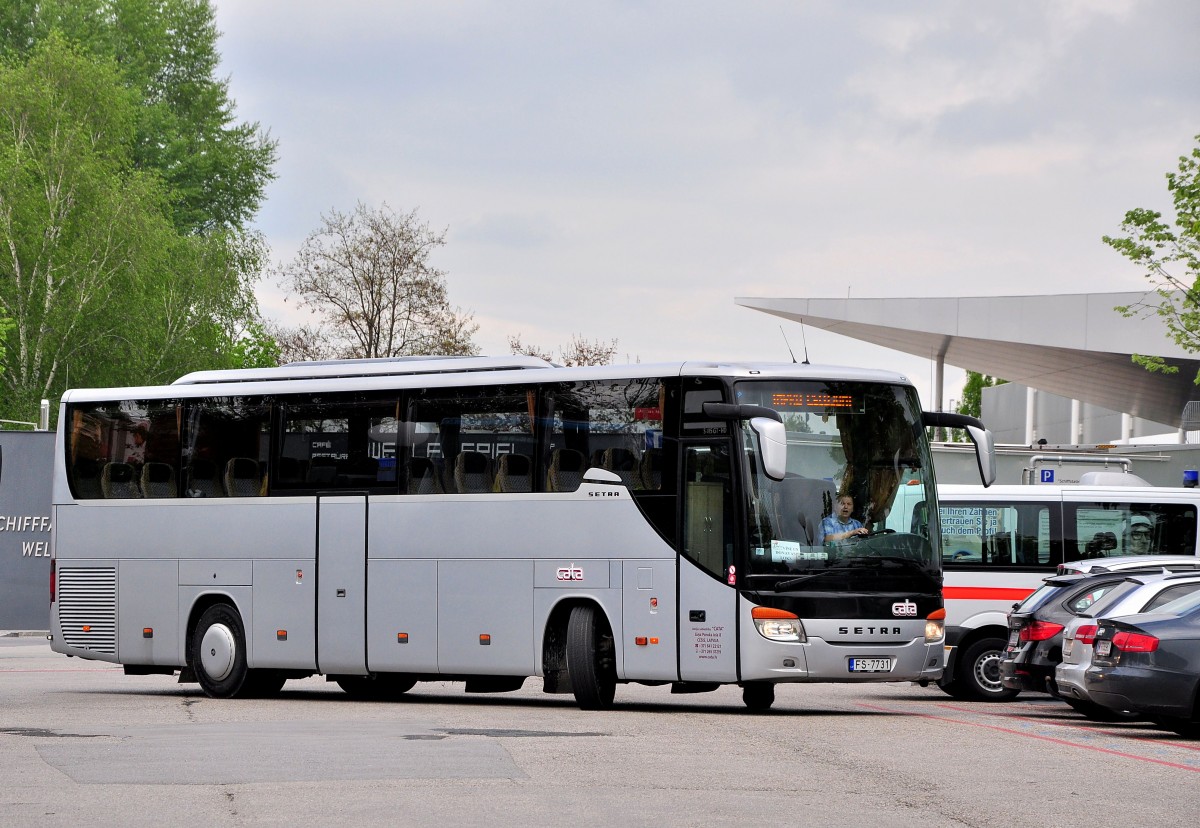 Setra 415 GT-HD von CATA aus Litauen am 2.5.2015 in Krems.