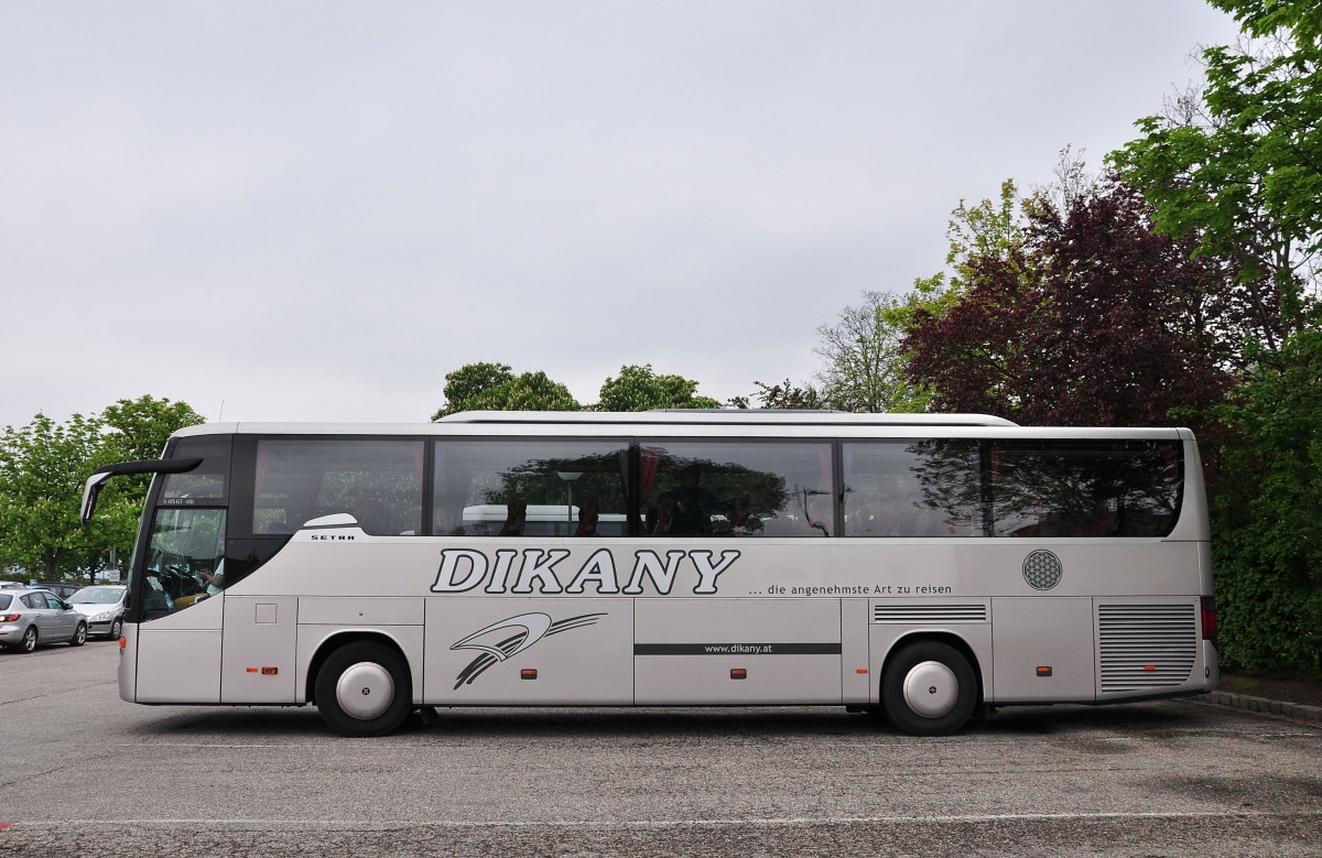 Setra 415 GT-HD von Dikany Reisen aus sterreich am 3.5.2015 in Krems.