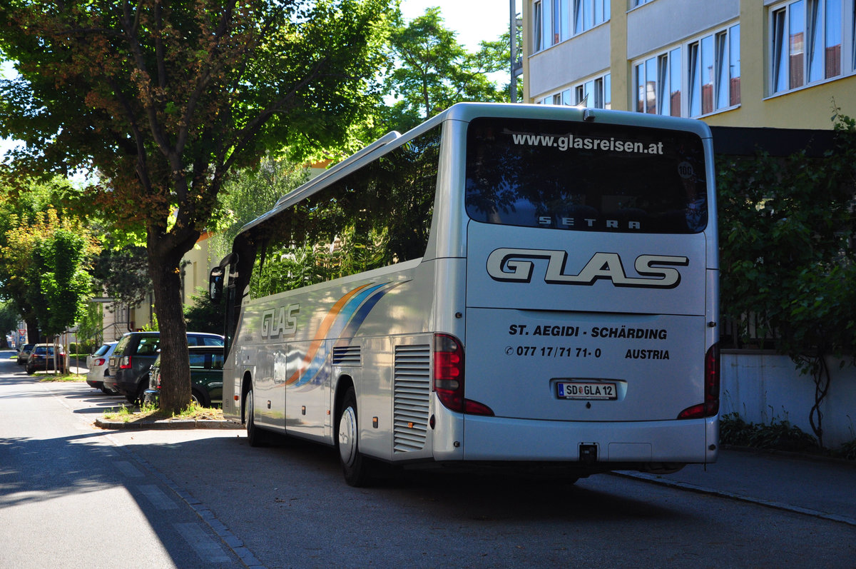 Setra 415 GT-HD von Glas Reisen aus sterreich in Krems gesehen.