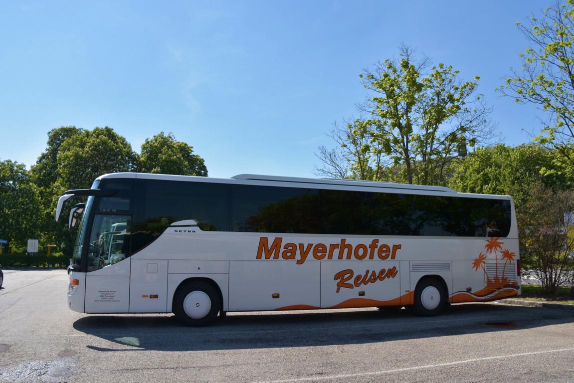 Setra 415 GT-HD von Mayerhofer Reisen aus sterreich in Krems.