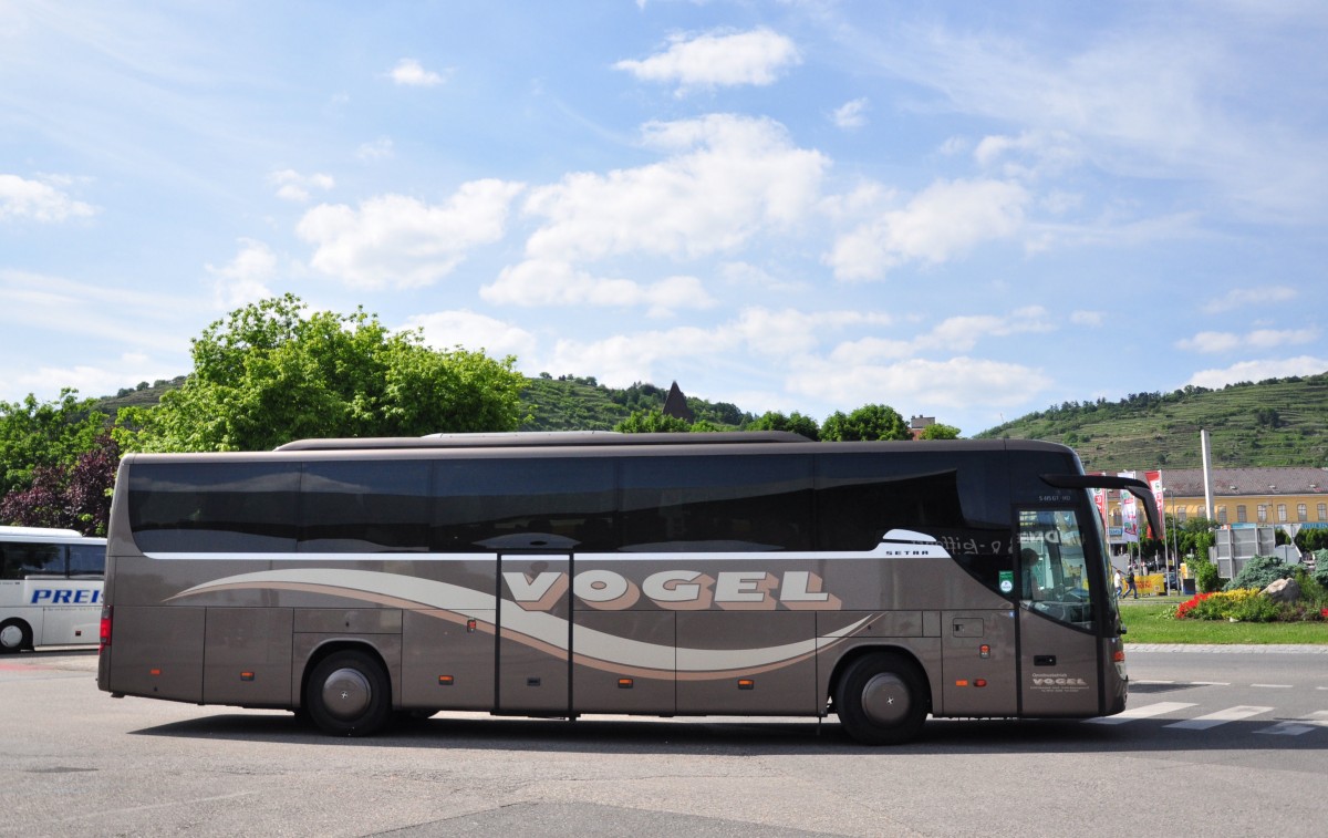 Setra 415 GT-HD vom Omnibusbetrieb VOGEL aus der BRD im Mai 2015 in Krems gesehen.