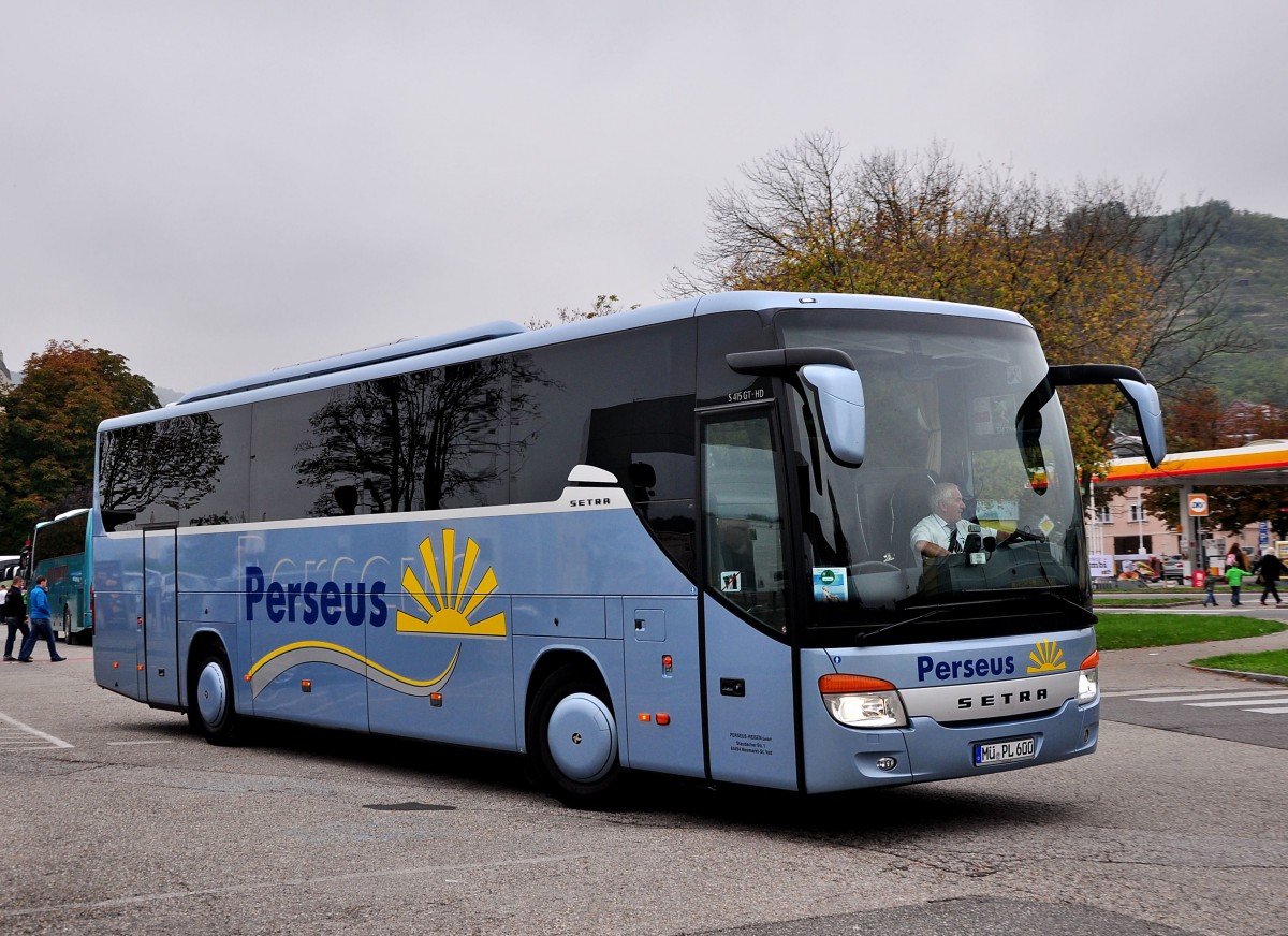 Setra 415 GT-HD von Perseus Reisen aus der BRD im Okt.2014 in Krems.