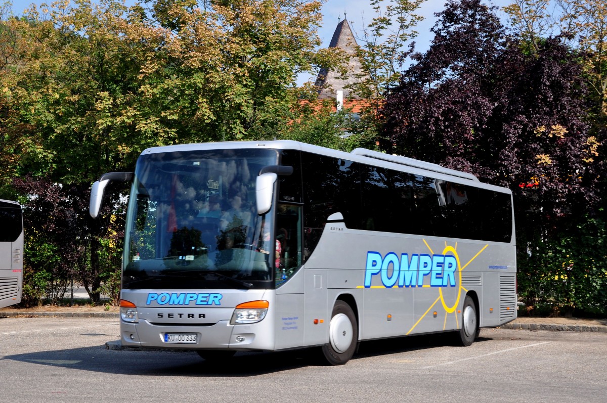 Setra 415 GT-HD von Pomper Reisen aus der BRD in Krems gesehen.