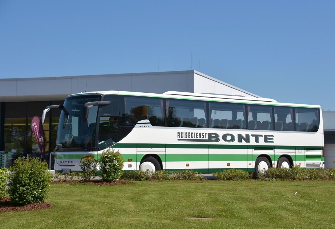 Setra 415 GT-HD vom Reisedienst BONTE aus der BRD in Krems.