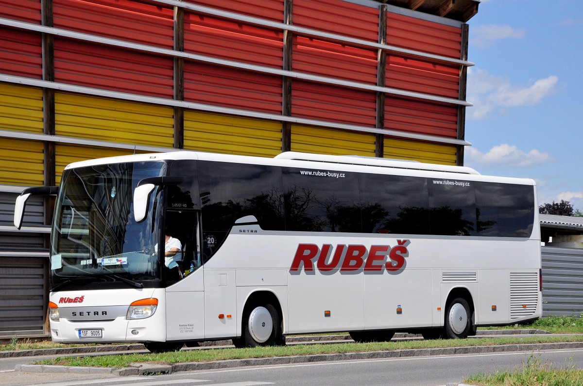 Setra 415 GT-HD von Rubes Reisen aus der CZ im Juni 2015 in Krems gesehen.