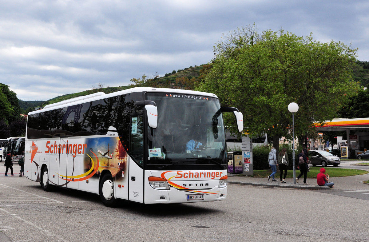 Setra 415 GT-HD von Scharinger Reisen aus sterreich in Krems gesehen. 