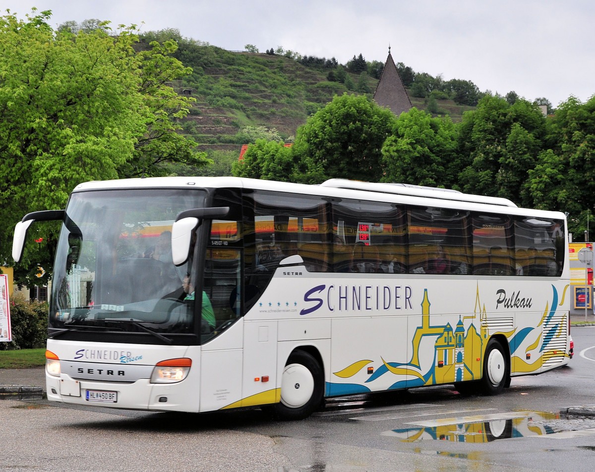 Setra 415 GT-HD von Schneider Reisen aus sterreich am 17. Mai 2014 in Krems gesehen.