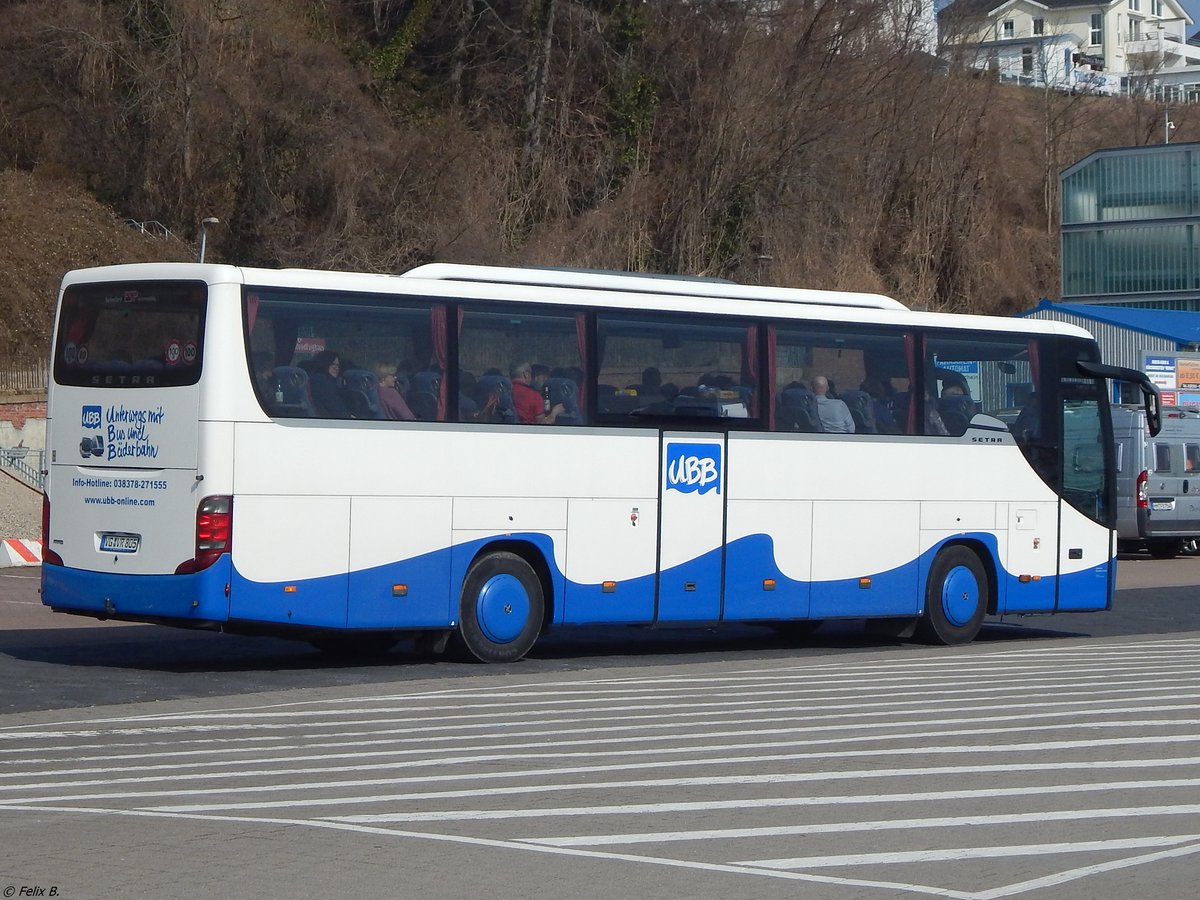 Setra 415 GT-HD von der Usedomer Bäderbahn im Stadthafen Sassnitz.