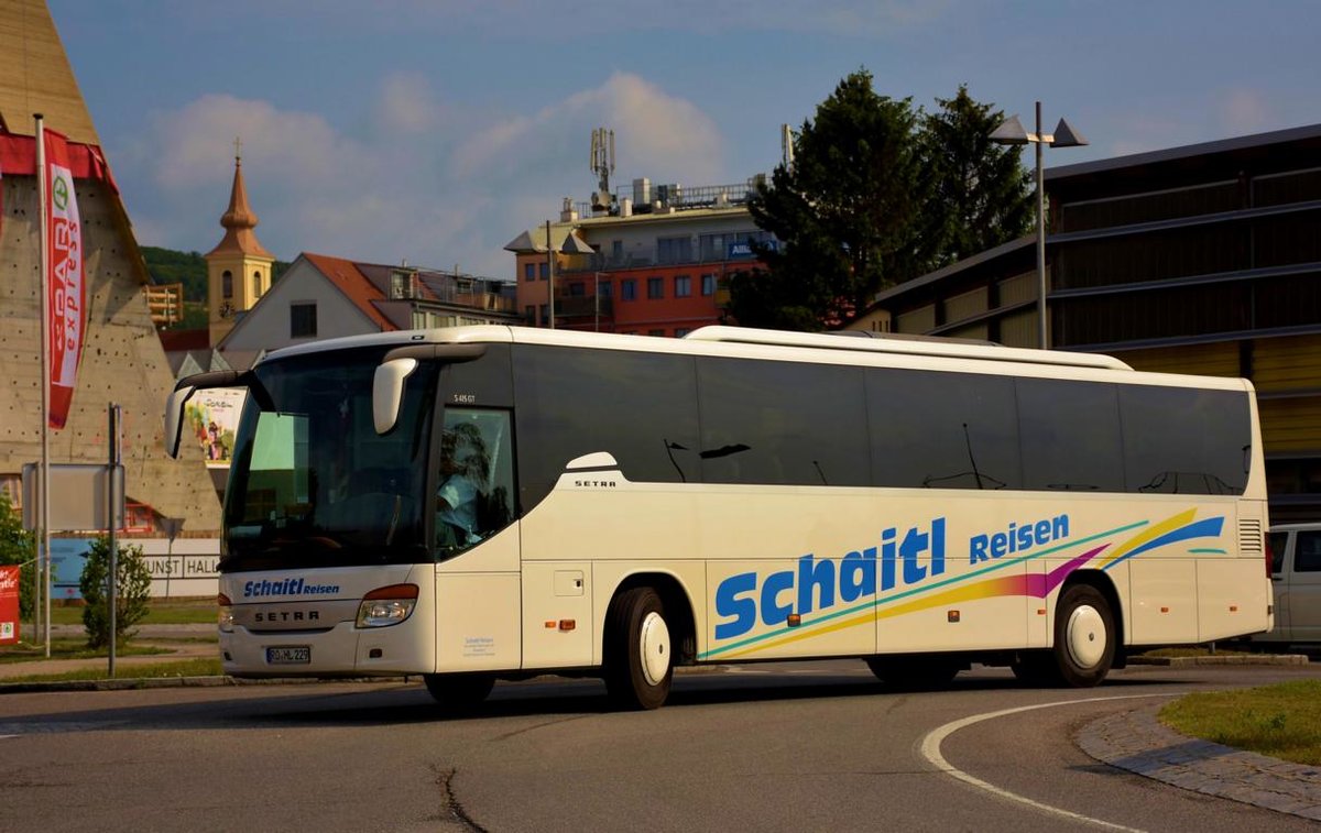 Setra 415 GT von Schaitl Reisen aus der BRD im Mai 2018 in Krems.