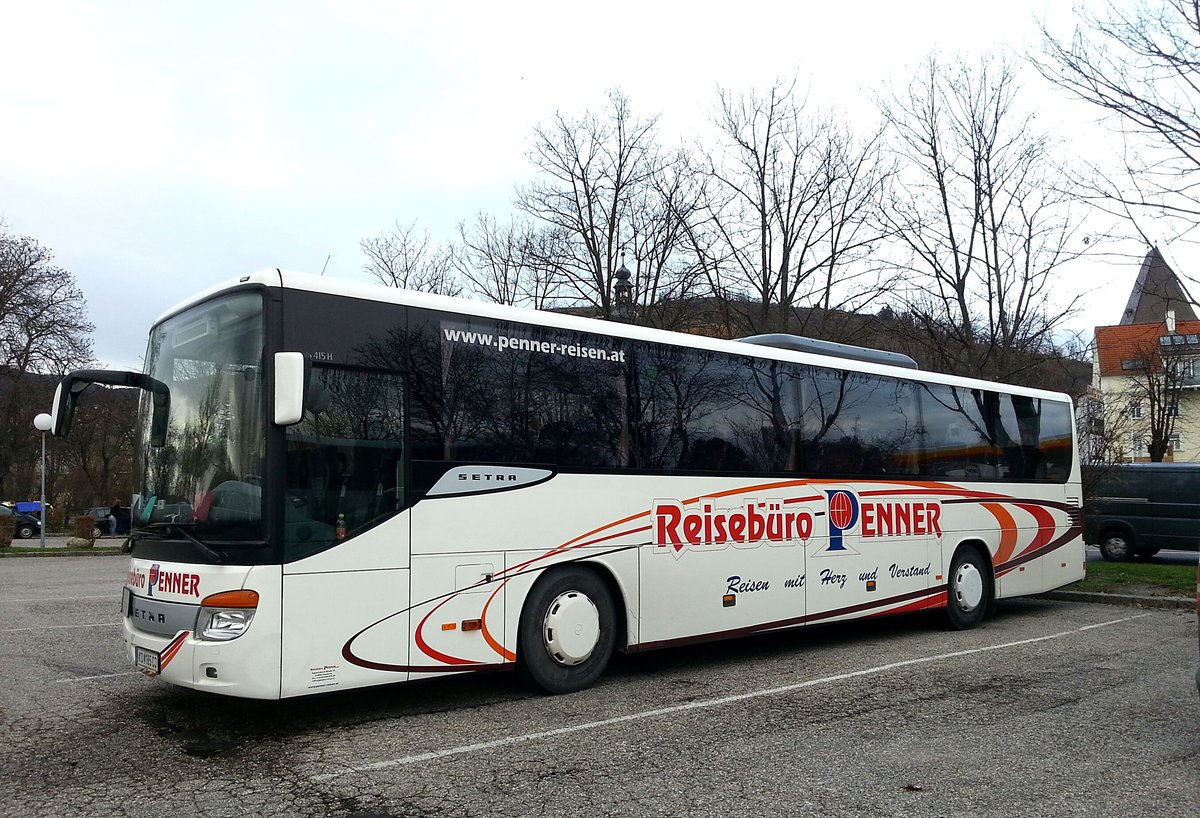 Setra 415 H vom Reisebro Penner aus Niedersterreich in Krems gesehen.