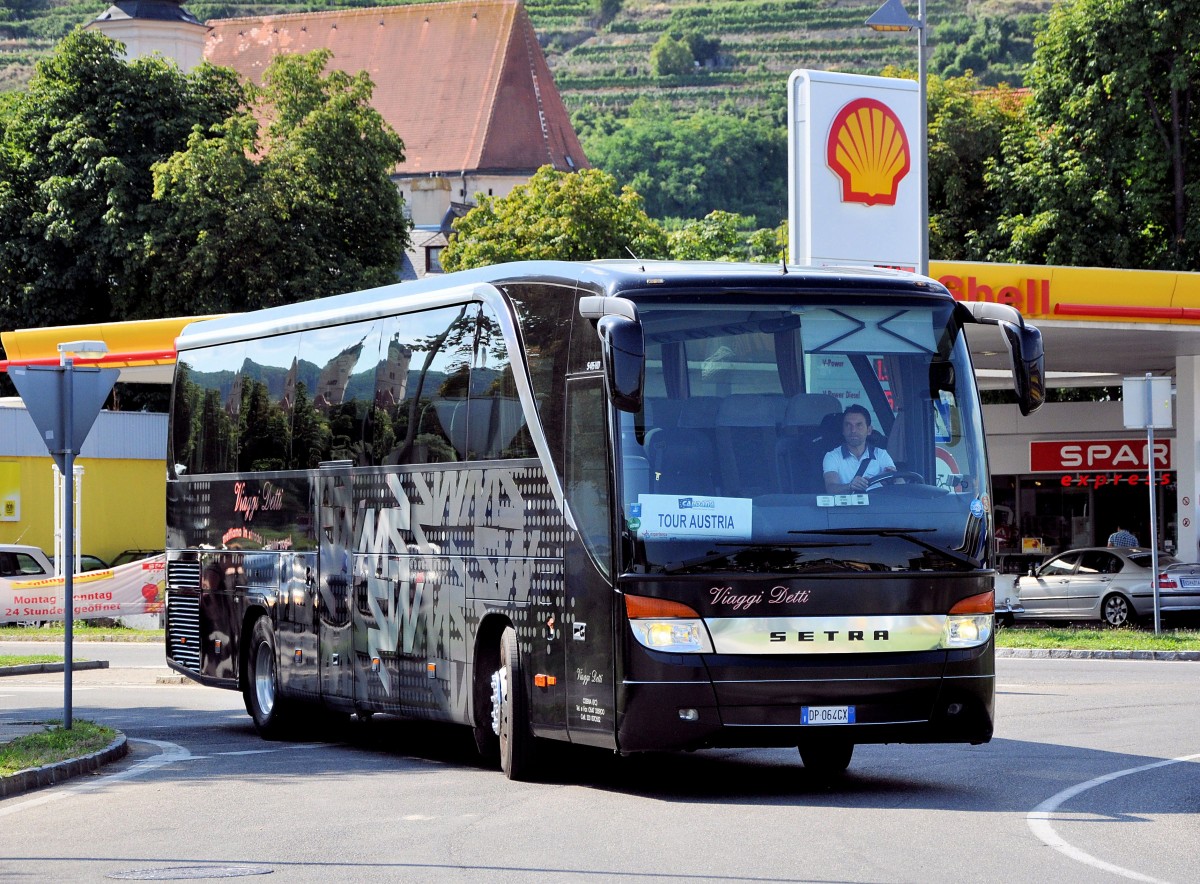 SETRA 415 HD aus Italien im August 2013 in Krems an der Donau.