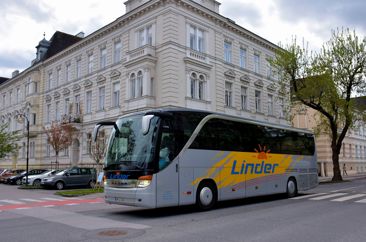 Setra 415 HD von Linder Reisen aus der BRD in Krems.