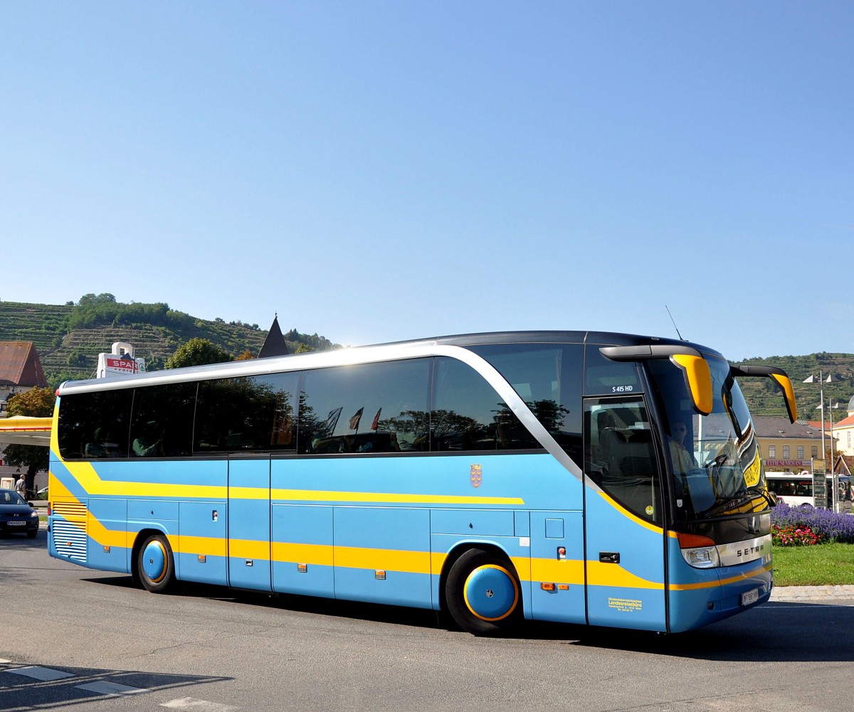 SETRA 415 HD vom Niedersterreichischem Landes-Reisebro im September 2013 in Krems unterwegs.