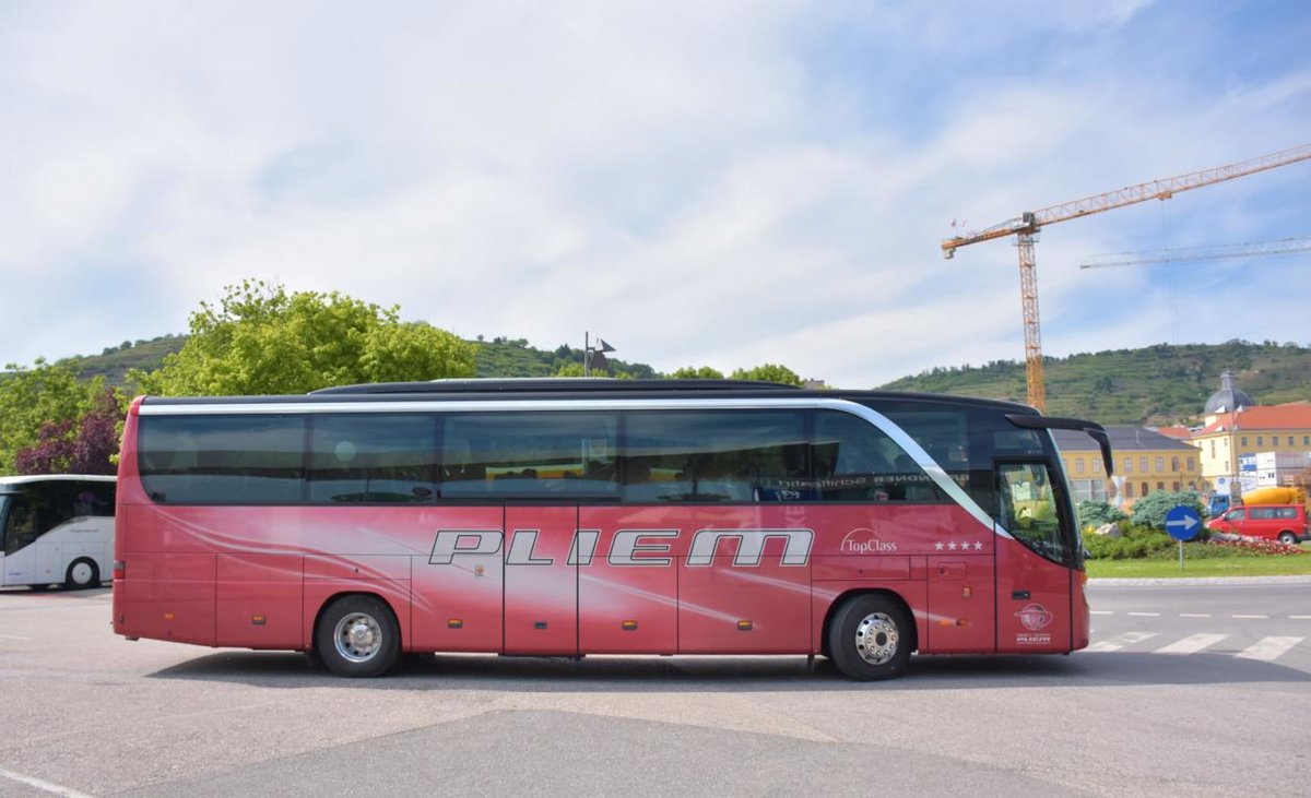 Setra 415 HD von PLIEM Reisen aus sterreich in Krems.